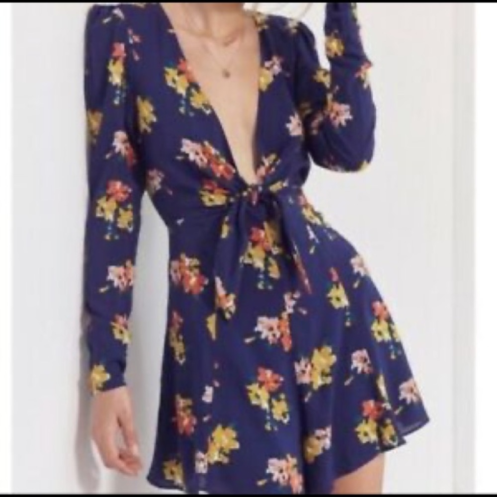 *WITH TAGS ON* kimchi blue floral romper